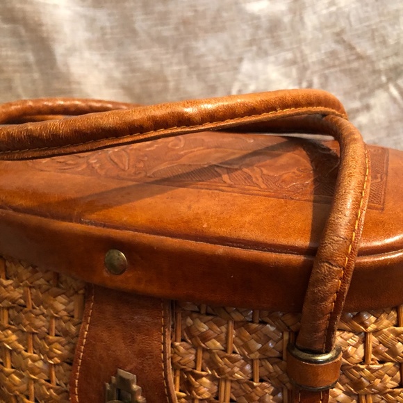 Vintage Tooled Leather Basket Purse - Picture 8 of 16